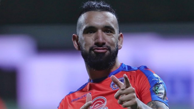 Ronnie Fernández volvió a aparecer como opción para reforzar Universidad Católica