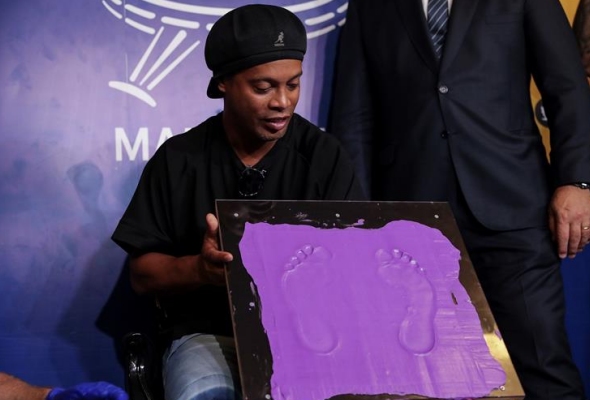 Ronaldinho recibió homenaje en el Estadio Maracaná y es parte de su paseo de la fama