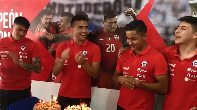 La Roja sub 20 celebró cumpleaños de Nicolás Guerra y Alex Ibacache