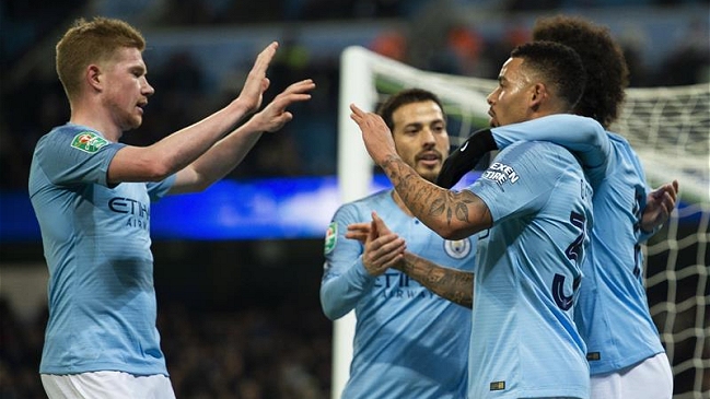 Manchester City goleó sin piedad a Burton y dejó casi cerrado su paso a la final de la Copa de la Liga