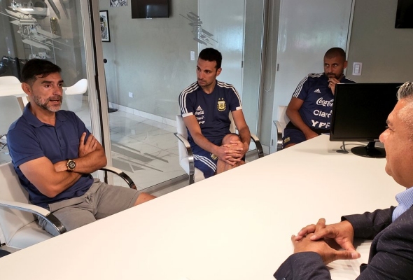 Roberto Ayala se sumó al cuerpo técnico de la selección argentina