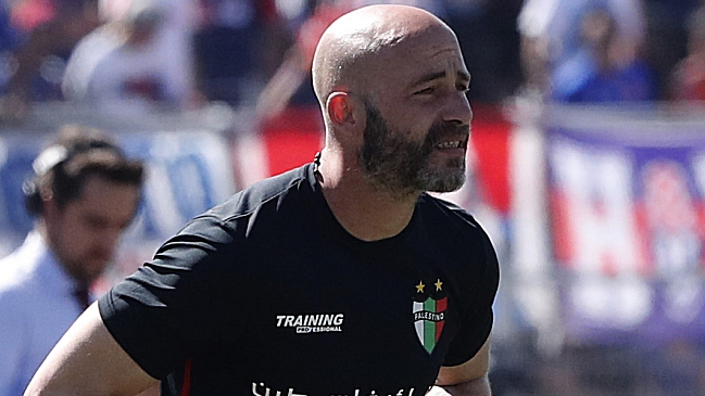 Taxista colombiano devolvió 2.600 dólares que olvidó el ex técnico de Palestino Sebastián Méndez