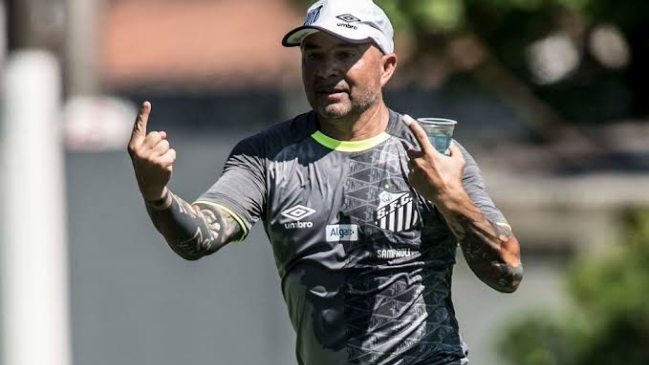 Jorge Sampaoli se confundió y nombró a Ronaldinho como ídolo de Santos