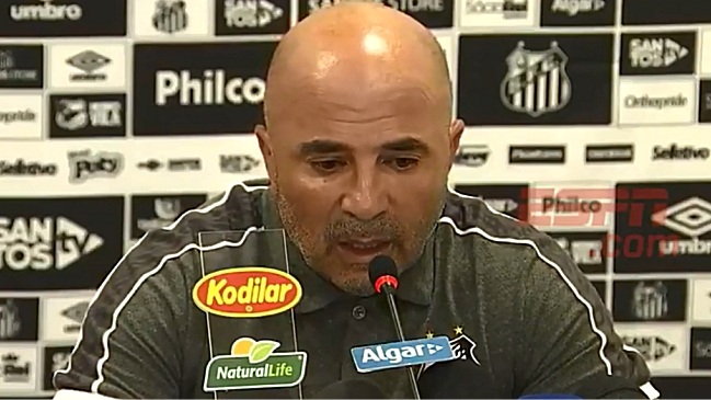 El comentado error de Sampaoli en conferencia: Puso a Ronaldinho como ídolo de Santos