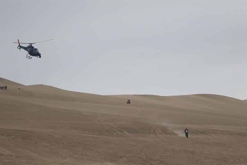 Quintanilla se ilusiona con su primer título del Dakar tras dura lucha en la octava etapa