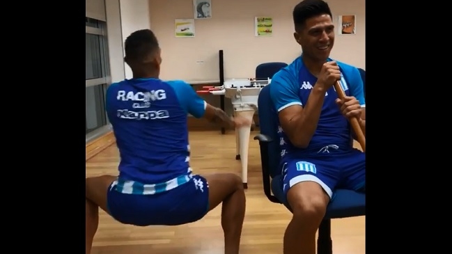 Ricardo Centurión se lució con divertido baile en la concentración de Racing