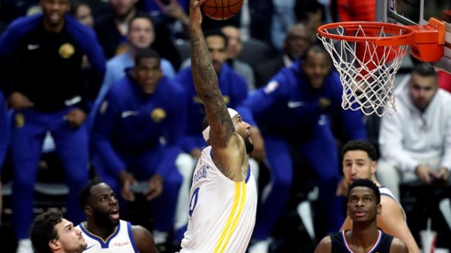 La salvaje clavada de DeMarcus Cousins en su debut por Golden State Warriors