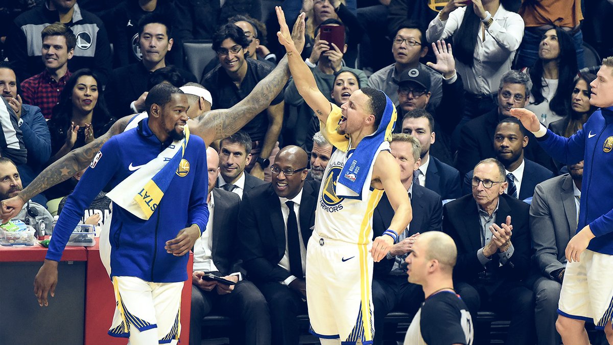 Stephen Curry desató la locura de sus compañeros en Golden State Warriors con otra genialidad