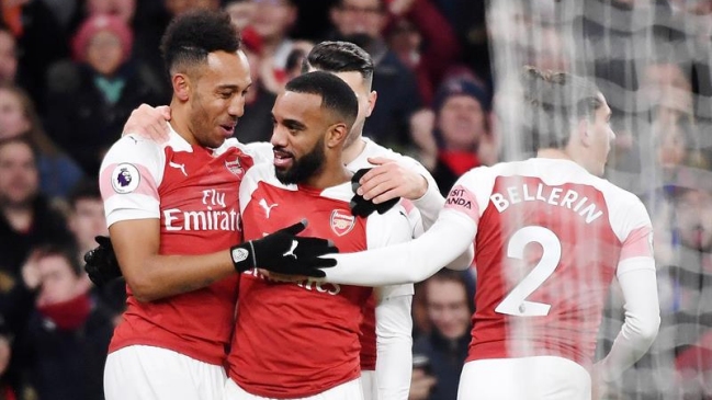 Alexandre Lacazette y Laurent Koscielny gestaron la victoria de Arsenal sobre Chelsea