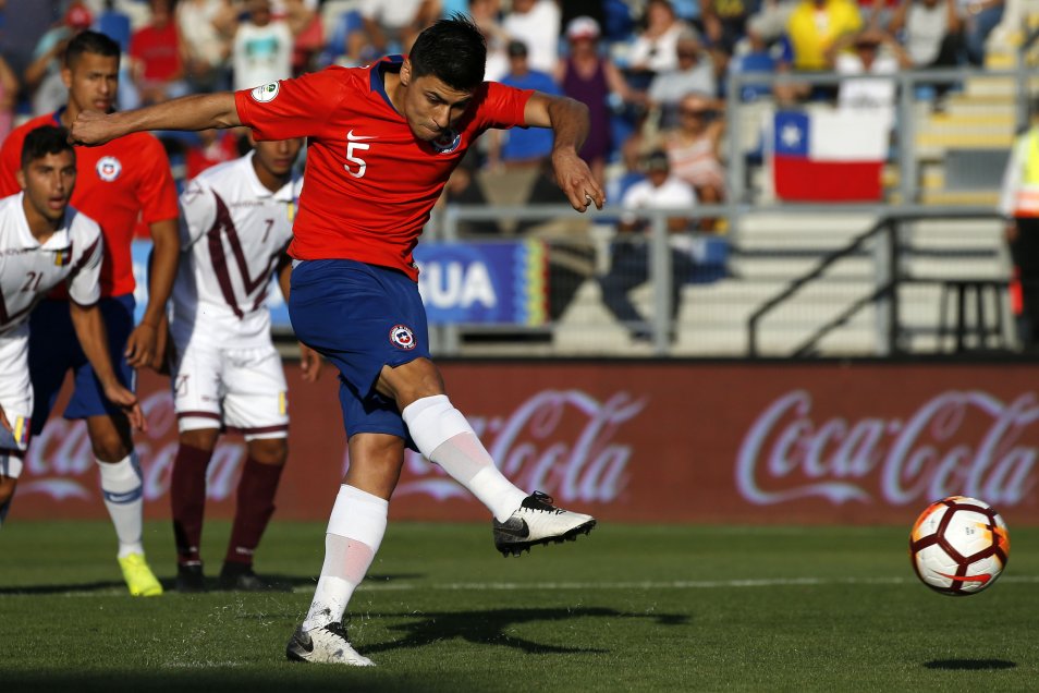 Chile perdió ante Venezuela y quedó con limitadas opciones de avanzar en el Sudamericano