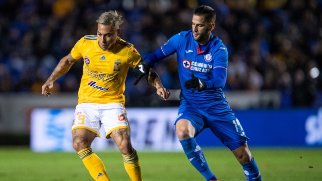 Igor Lichnovksy derrotó a Eduardo Vargas en duelo de chilenos en México