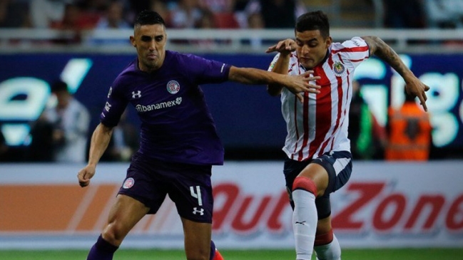 Toluca de Osvaldo González sufrió polémica derrota en el Clausura mexicano contra Chivas