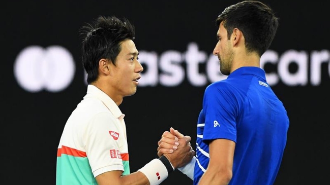 Djokovic avanzó a semifinales en Melbourne tras el retiro de Nishikori