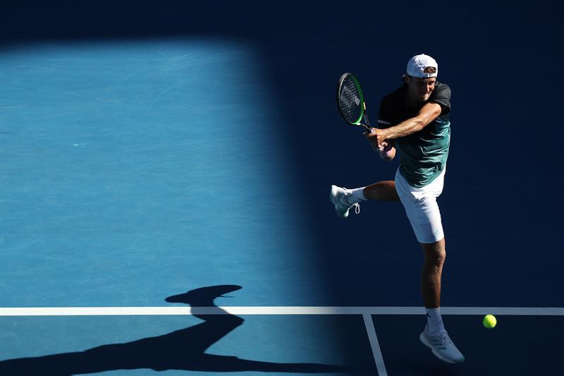 Lucas Pouille y Novak Djokovic completaron el cuadro de semifinales en Australia