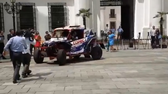 Pauline Kantor y Sebastián Piñera se atrevieron a subir al Buggy de “Chaleco” López en La Moneda