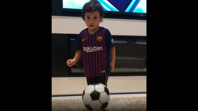 Hijo de Messi le pegó un pelotazo al celular de su mamá