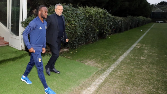 Victor Moses fue confirmado como nueva incorporación del Fenerbahçe de Mauricio Isla