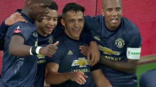 El golazo de Alexis Sánchez en la visita de Manchester United a Arsenal