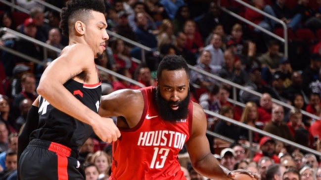 Un imparable James Harden lideró triunfo de Houston Rockets sobre Toronto Raptors