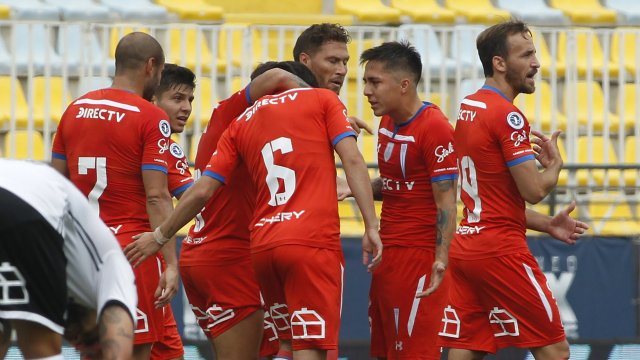 La tremenda volea de César Fuentes que le dio a la UC la ventaja ante Colo Colo