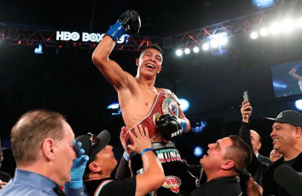 Jaime Munguía retuvo su título mundial de peso mediano junior tras vencer a Takeshi Inoue