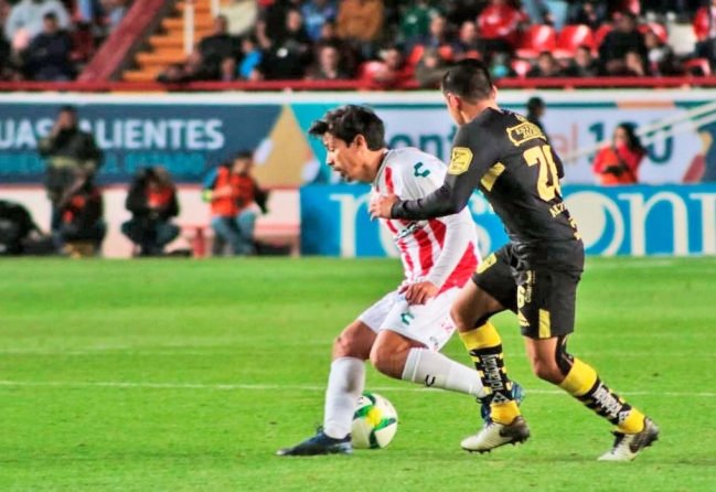 Matías Fernández jugó en empate de Necaxa ante Morelia por la liga mexicana