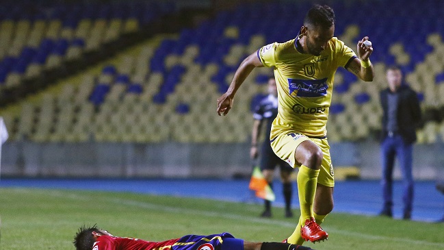 Ronald de la Fuente llegó a Santiago para sumarse a Colo Colo