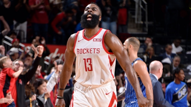 James Harden brilló una vez más y guió a Houston Rockets al triunfo sobre Orlando Magic