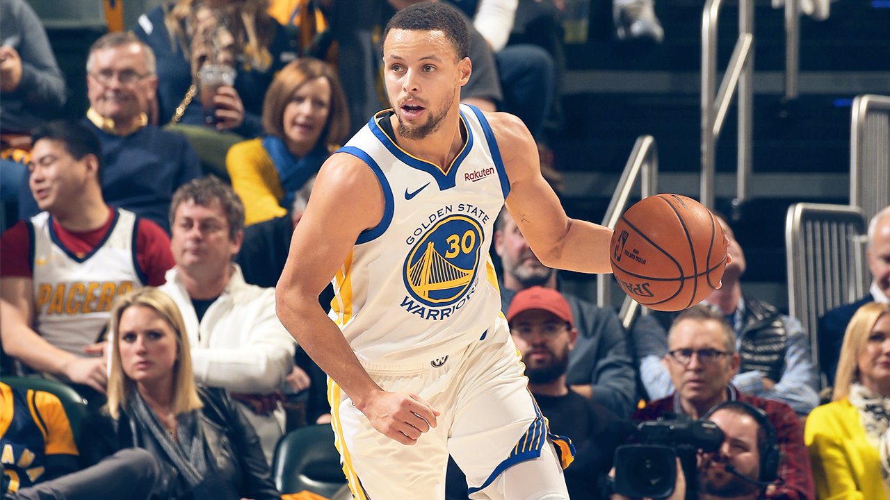 Stephen Curry logró nuevo récord con sus triples y guió a Golden State Warriors al triunfo
