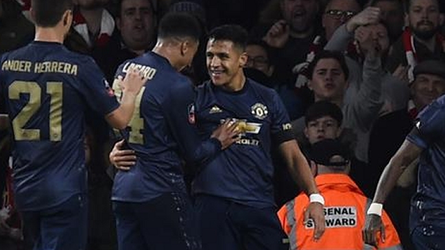 Stephen Warnock: Parece que Alexis fuera nuevo fichaje de Manchester United