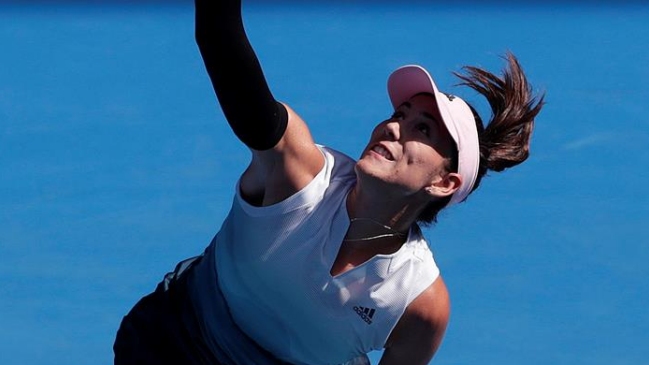 Garbiñe Muguruza comenzó con victoria y Caroline Garcia cayó en Tailandia