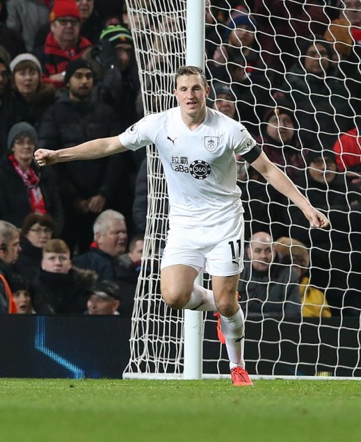 Manchester United reaccionó luego del ingreso de Alexis y logró una igualdad con Burnley