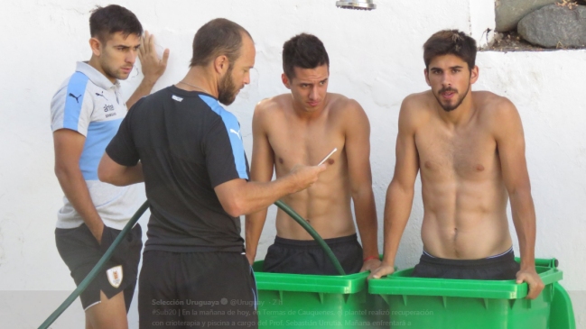 Seleccionados uruguayos sub 20 hicieron crioterapia en basureros
