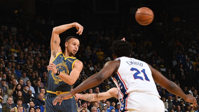 Joel Embiid comandó a un Philadelphia 76ers que cortó racha triunfal de Golden State Warriors