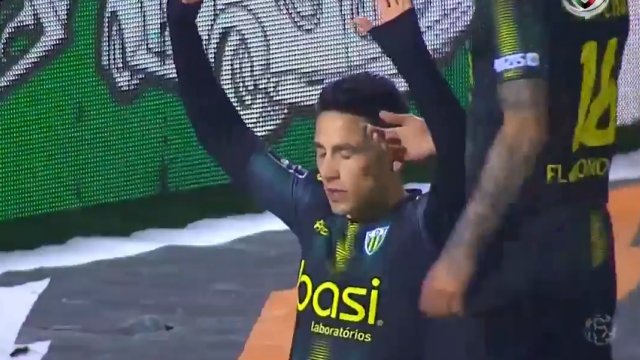 La certera definición de Juan Delgado en el empate de Tondela en Portugal