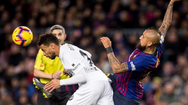 Arturo Vidal dio una asistencia y figuró en empate de Barcelona ante Valencia