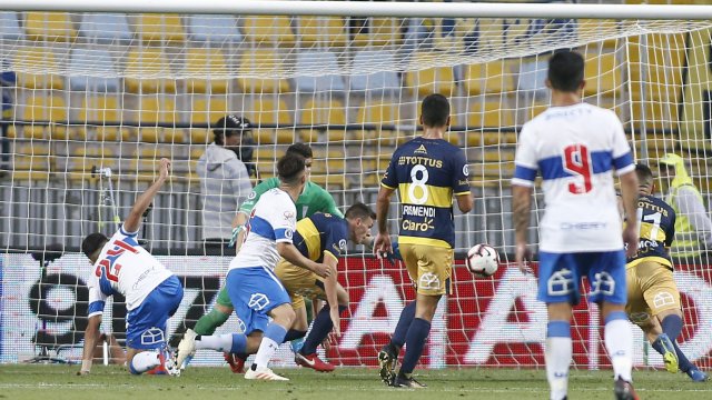 Cerato le marcó a Universidad Católica y consiguió un descuento para Everton