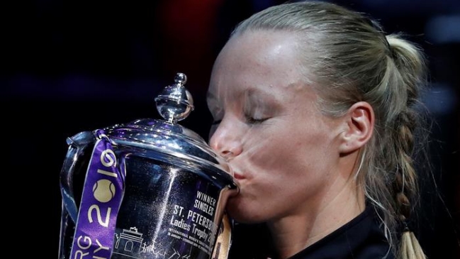 Kiki Bertens obtuvo el octavo título de su carrera tras imponerse en la final de San Petersburgo