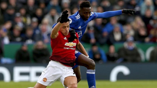 Prensa inglesa criticó a Alexis y Solskjaer defendió su actuación ante Leicester