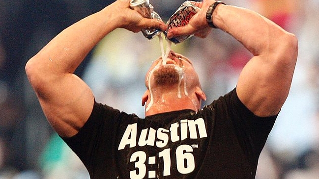 Stone Cold disfrutó al ritmo de éxito de Rick Astley “Never Gonna Give You Up”