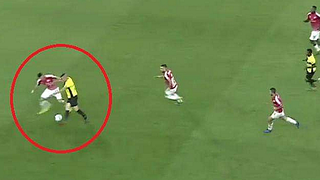 Jugador de Maccabi Netanya humilló a cuatro rivales con túneles consecutivos en Israel