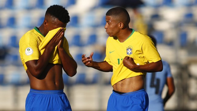 Brasil quedó sepultado en el último lugar del Sudamericano al caer en los descuentos ante Uruguay
