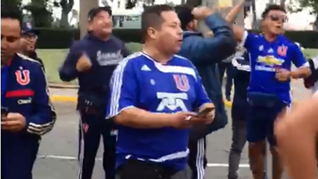 El aliento de los hinchas de Universidad de Chile en Perú previo al debut en Copa Libertadores