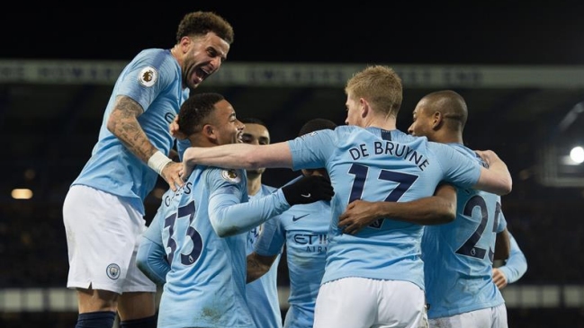 Manchester City venció a Everton y alcanzó el liderato de la Premier League
