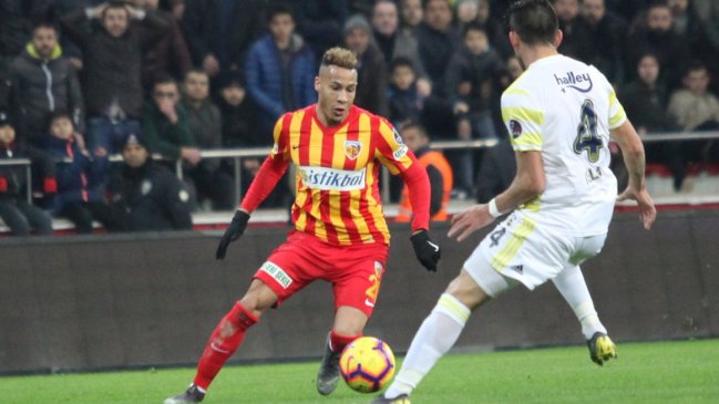 Fenerbahce de Mauricio Isla perdió y sigue complicado en la parte baja de la liga turca