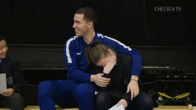 La tremenda sorpresa que le dio Eden Hazard a pequeños estudiantes en Inglaterra