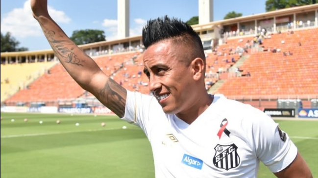 Santos de Sampaoli ganó en la agonía en el debut del peruano Christian Cueva