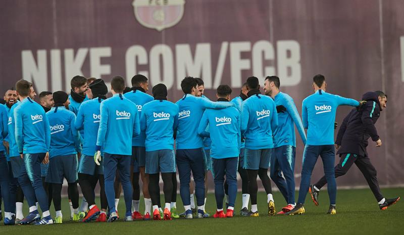 Ni el DT se salva: Arturo Vidal y compañía le hicieron un “pasillo de cumpleaños” a Valverde