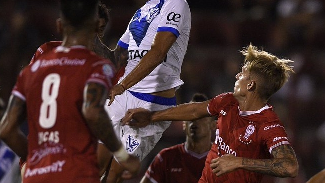 Lucas Barrios tuvo una dura discusión con Gabriel Heinze
