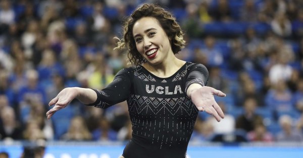 La excelente rutina en suelo de la gimnasta Katelyn Ohashi que la valió otro 10